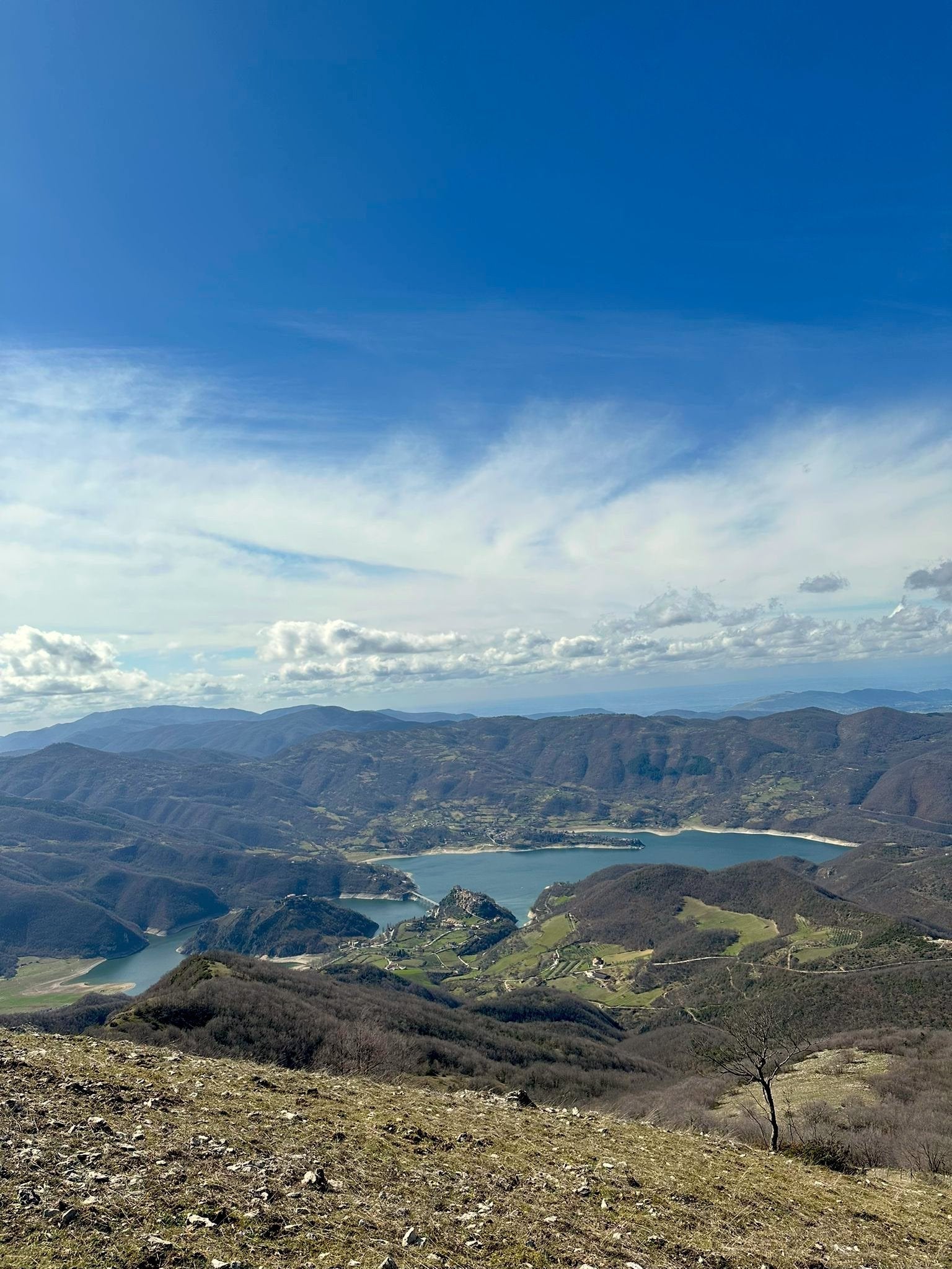 In arrivo: Trekking sul Monte Navegna, la terrazza sui due laghi - Discover Experience